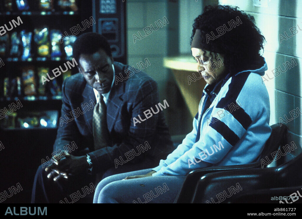 DON CHEADLE en CRASH, 2004, dirigida por PAUL HAGGIS. Copyright LIONS GATE FILMS.