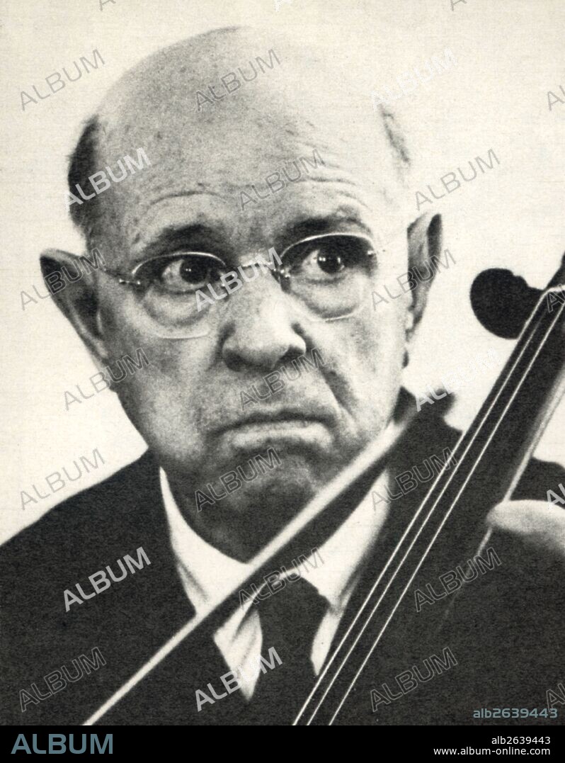 Pau Casals Defilló (1876-1973), compositor, director de orquesta y violoncelista catalán. Año 1921.
