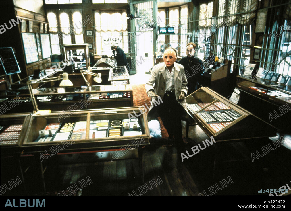JOHNNY EL GUAPO, 1989 (JOHNNY HANDSOME), dirigida por WALTER HILL. Copyright TRI STAR PICTURES.