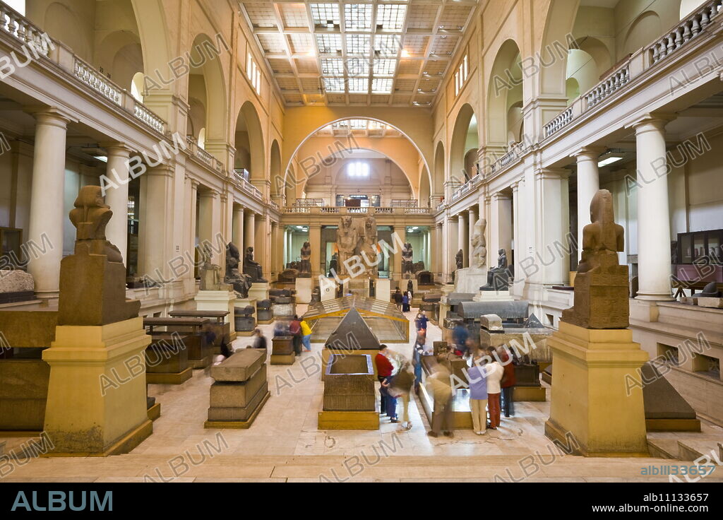 Interior of the Main Hall, The Museum of Egyptian Antiquities (Egyptian Museum), Cairo, Egypt, North Africa, Africa.