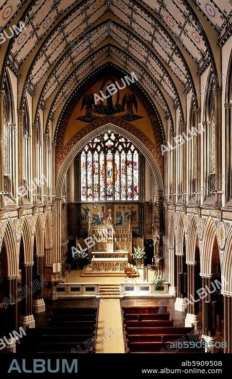 London (Great Britain), Farm Street Church, also called the Church of the Immaculate Conception, Farm Street (Jesuit church, built 1844-49; Arch.: Joseph James Scoles). Interior. Photo, undated.