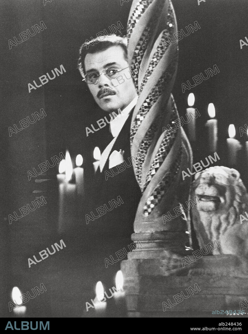 DIRK BOGARDE en MUERTE EN VENECIA (MORTE A VENEZIA, 1971), dirigida por LUCHINO VISCONTI. Copyright WARNER BROTHERS.