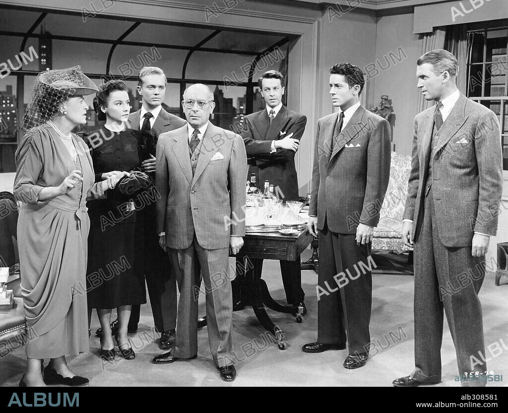 CEDRIC HARDWICKE, CONSTANCE COLLIER, DOUGLAS DICK, FARLEY GRANGER, JOAN CHANDLER and JOHN DALL in ROPE, 1948, directed by ALFRED HITCHCOCK. Copyright Warner Bros./Transatlantic Pictures.