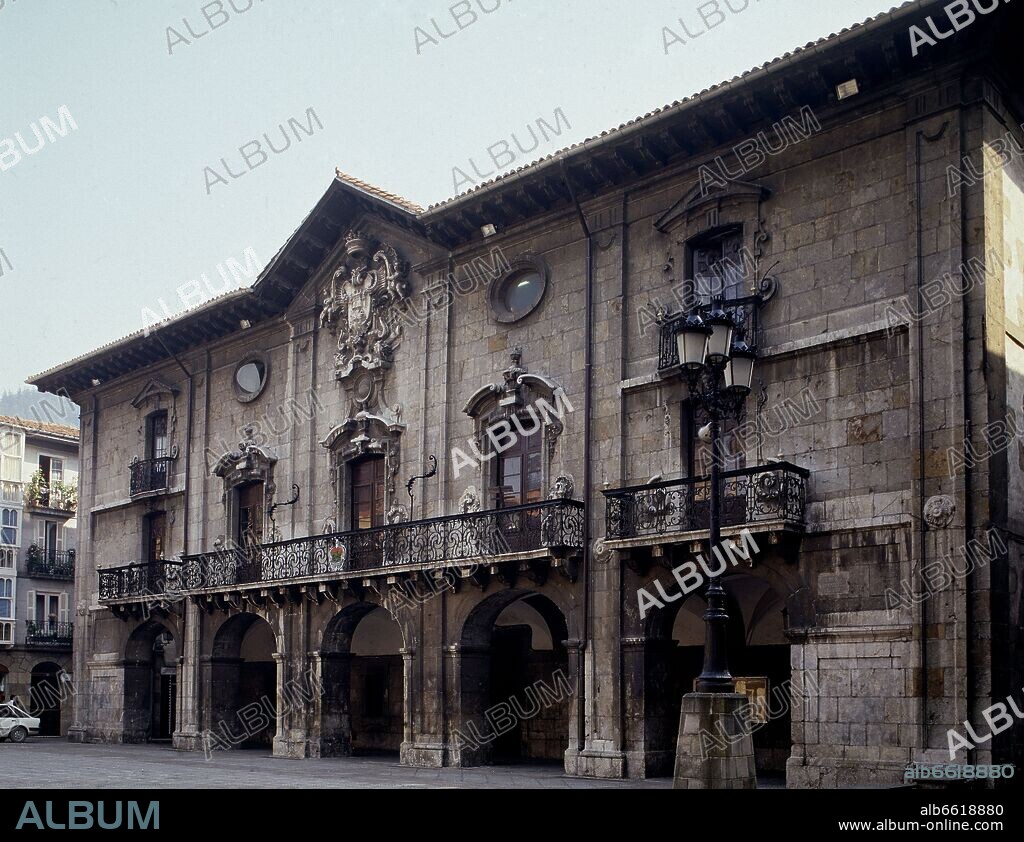 KARRERA MARTIN. AYUNTAMIENTO DE MONDRAGON - SIGLO XVIII - BARROCO.