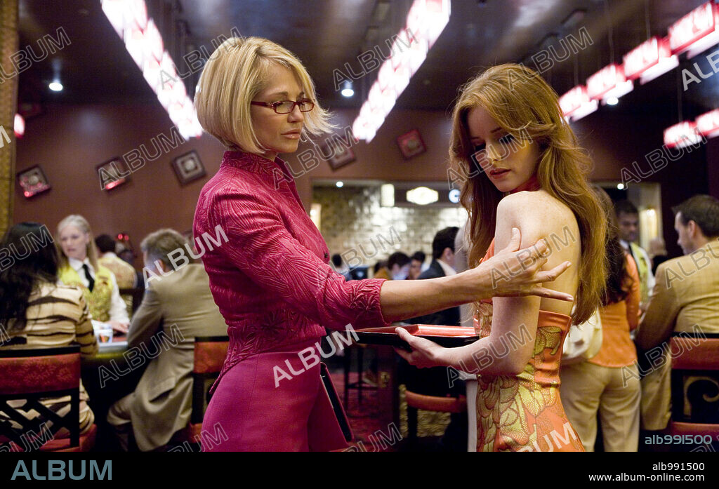 ELLEN BARKIN und KRIS KANE in OCEAN'S THIRTEEN, 2007, unter der Regie von STEVEN SODERBERGH. Copyright WARNER BROS. / GORDON, MELINDA SUE.