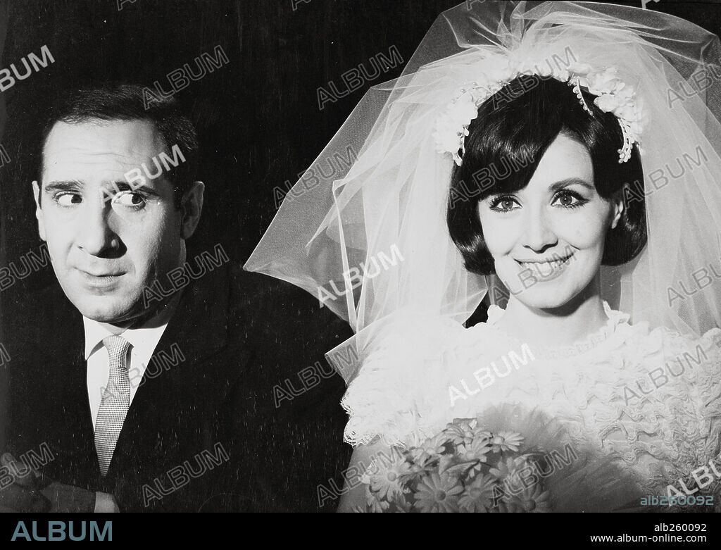 ALFREDO LANDA y CONCHA VELASCO en CUATRO NOCHES DE BODA, 1969, dirigida por MARIANO OZORES. Copyright FILMAYER.