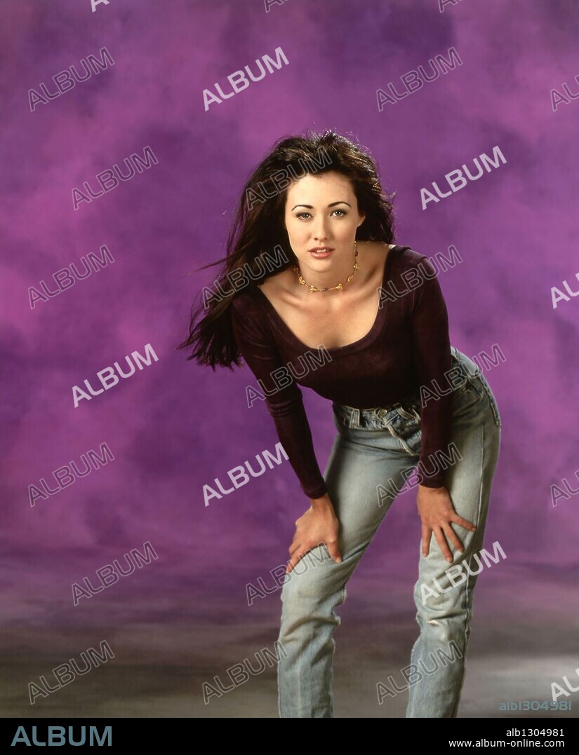 SHANNEN DOHERTY en SENSACIÓN DE VIVIR, 1990 (BEVERLY HILLS,90210), dirigida por DANIEL ATTIAS, DAVID SEMEL, JASON PRIESTLEY y MICHAEL LANGE. Copyright FOX/BROADCASTING CO.