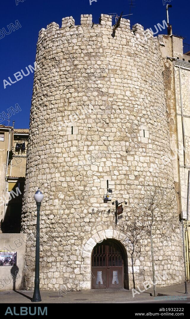 ARAGON. TERUEL. Vista del TORREON DE AMBELES, único resto del Castillo de Ambeles, en la antigua muralla de la ciudad. Declarada en el año 1986 Patrimonio de la Humanidad por la UNESCO. España.