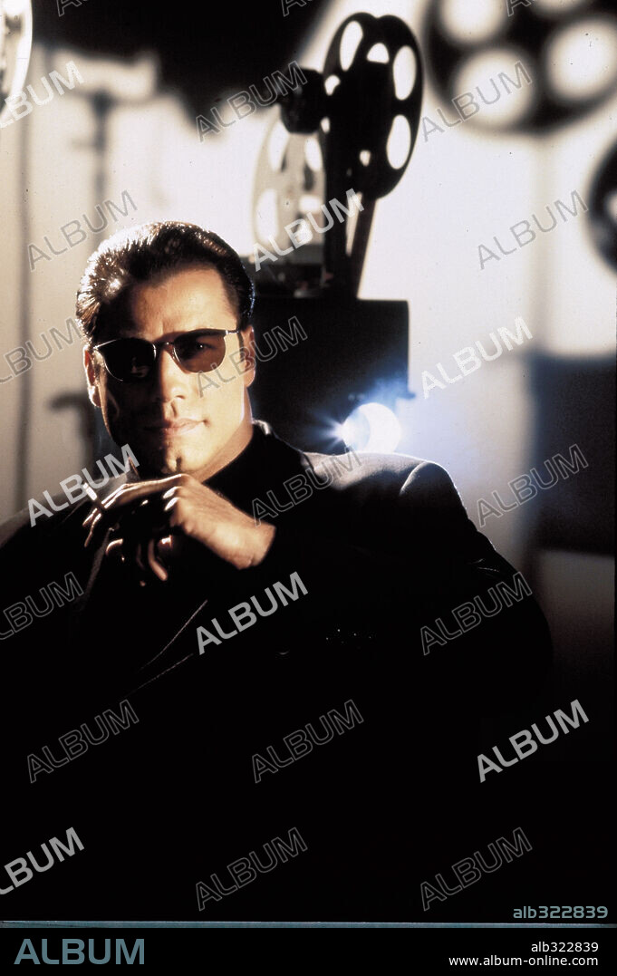 JOHN TRAVOLTA in GET SHORTY, 1995, directed by BARRY SONNENFELD. Copyright ZAHEDI, FIROOZ.