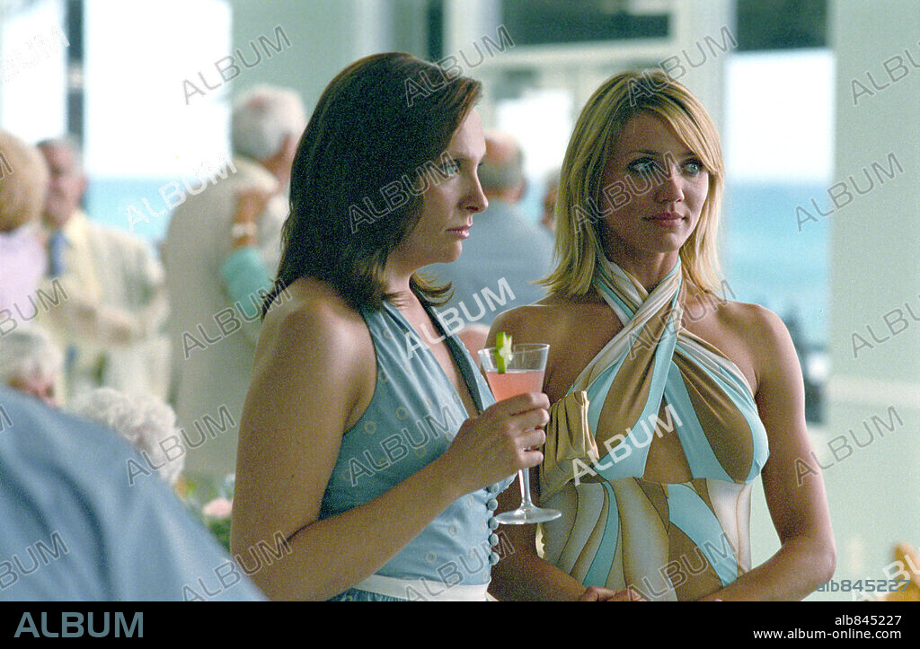 CAMERON DIAZ and TONI COLLETTE in IN HER SHOES, 2005, directed by CURTIS HANSON. Copyright 20TH CENTURY FOX / BALDWIN, SIDNEY.