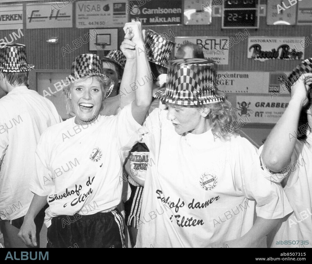 Göteborg 1991-03-09 - Pernilla Laursen och Maria Öhrskog - handbollsspelare i Sävehof - Partille - *** Local Caption *** GP - Foto: Jarl Ahlström. Kamerareportage.