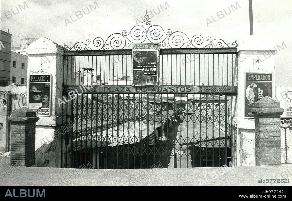 Mercado de Triana (1978).- portada del mercado de Triana,.