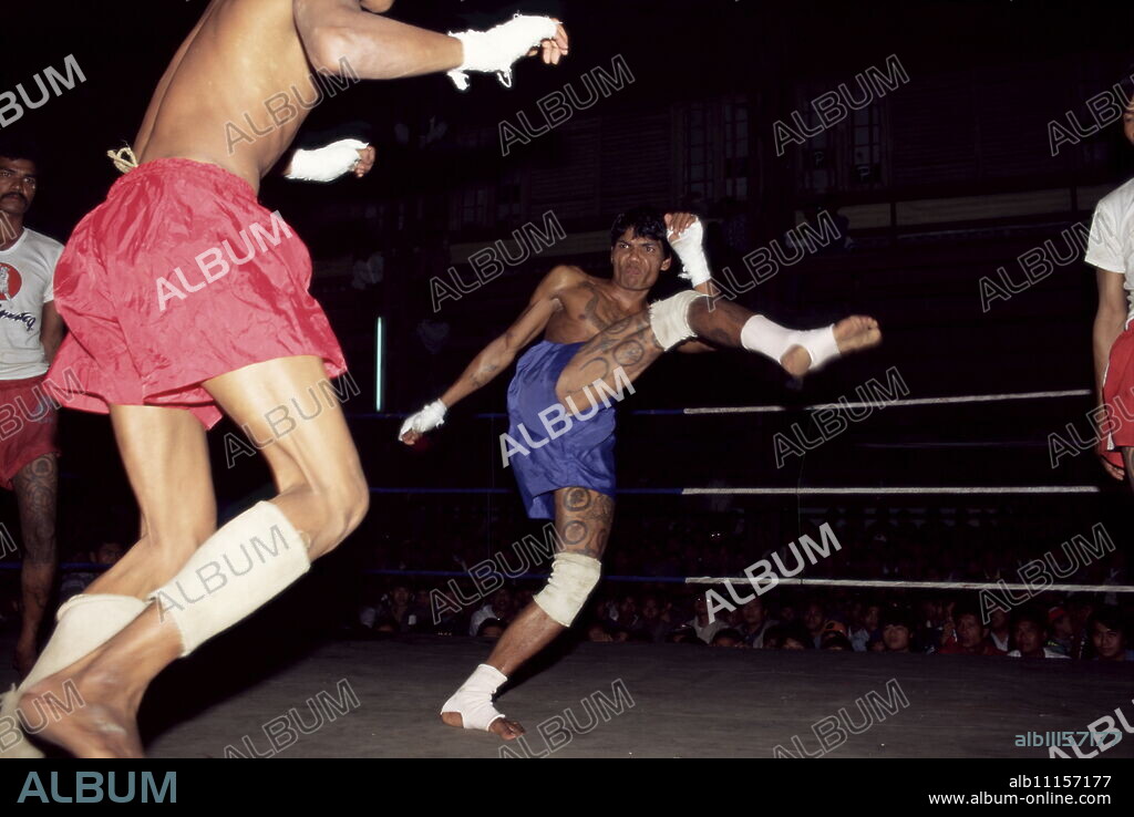 Burmese boxing, no kicks or punches barred, Mandalay, Myanmar (Burma), Asia.