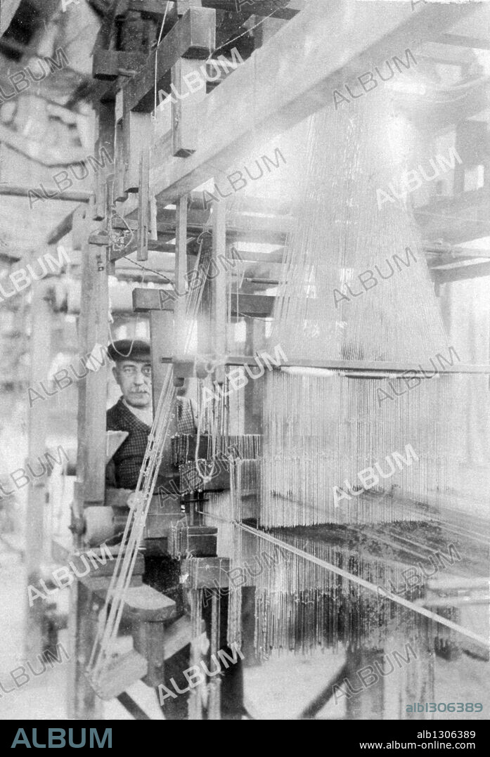 Fotografía de Can Cusi, una fábrica de sedas y taller de bordados, de Badalona, de los hijos de Miguel Cusi, 1904.