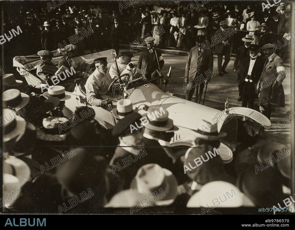 July 1911. Great automobile race. - Prince Henri of Prussia leaving Hamburg in the race organized by Este.