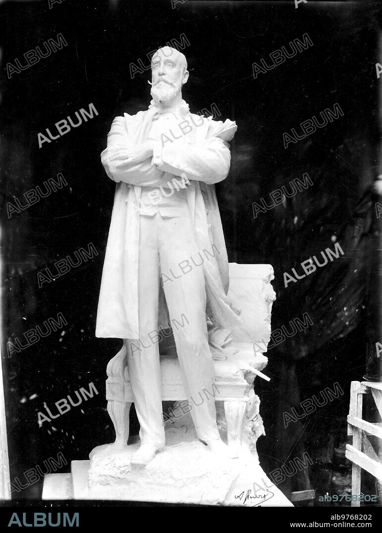 26 noviembre 1909. El monumento A Moret en Cádiz.
Estatua de D. Segismundo Moret que corona el monumento obra de Querol, cuya inauguración se Verificara Hoy.