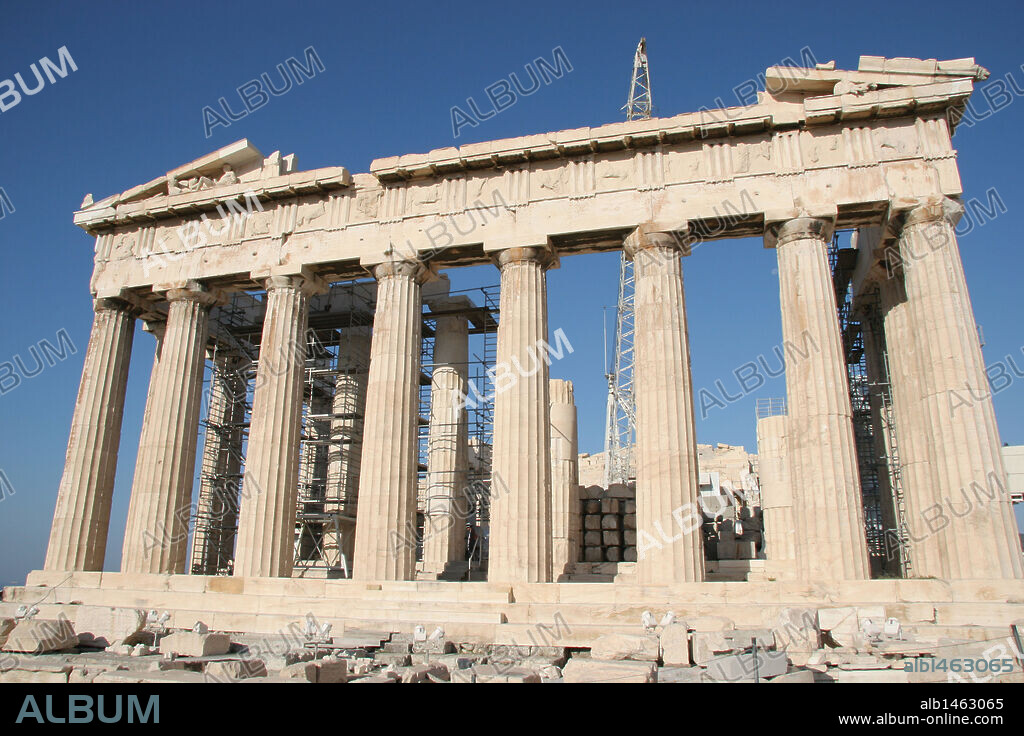 ARTE GRIEGO. EPOCA CLASICA. GRECIA. PARTENON. Detalle del FRISO de estilo DORICO decorado con TRIGLIFOS y METOPAS. Siglo V a. C. ACROPOLIS DE ATENAS.