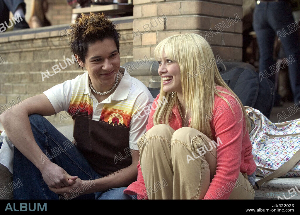 HILARY DUFF and OLIVER JAMES in RAISE YOUR VOICE, 2004, directed by SEAN MCNAMARA. Copyright NEW LINE CINEMA / ROSENTHAL, ZADE.