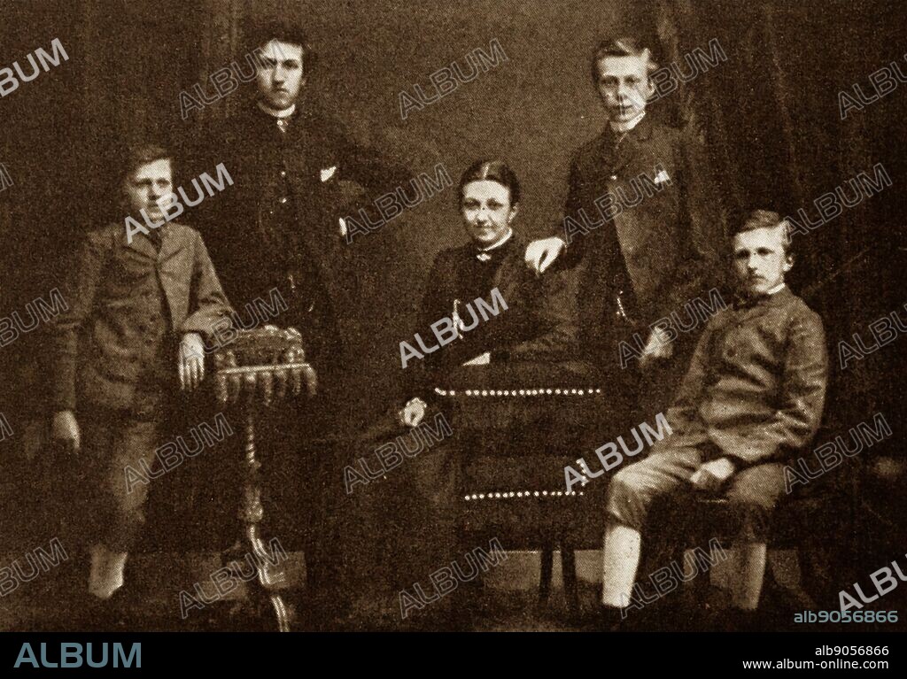 Family Portrait of the Mondrian family. From left to right: Carel (1880-1956) Piet (1872-1944) Johanna (1870-1939) Willem (1874-1945) Louis (1877-1943) The photo is dated 1890.