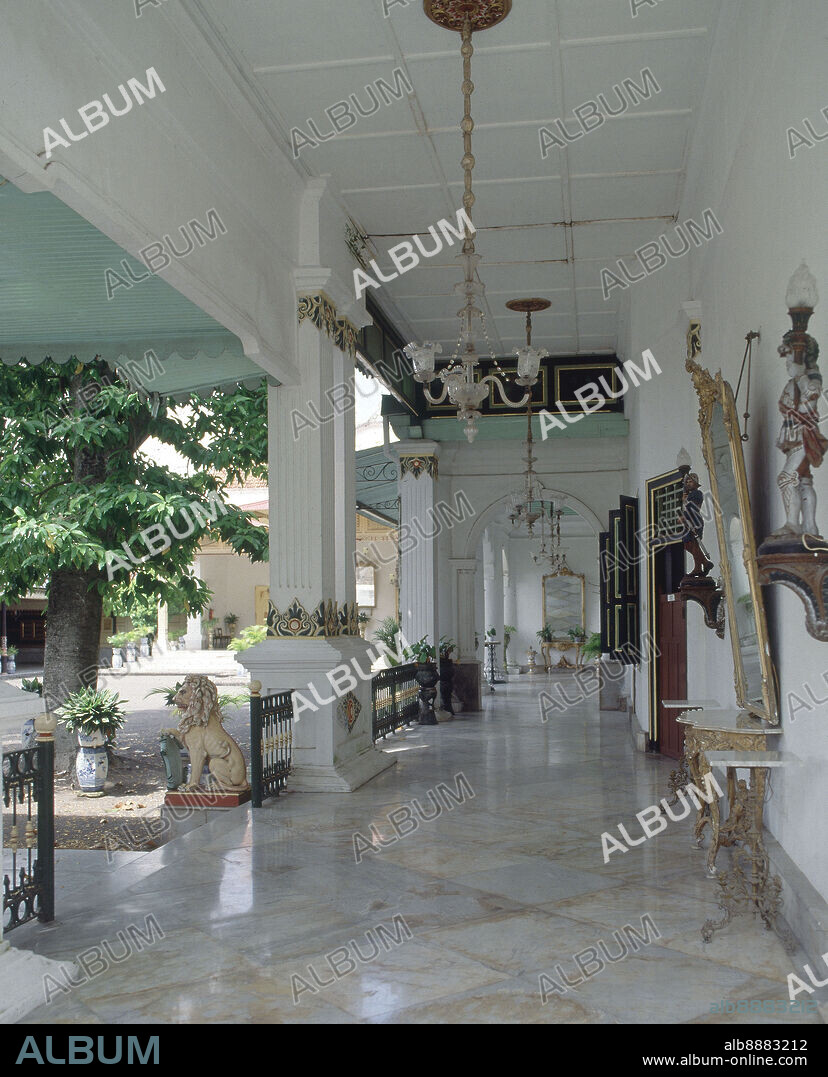 PALACIO DEL SULTAN-PORTICO DE PABELLON LUJOSAMENTE DECORADO - FOTO AÑOS 90.