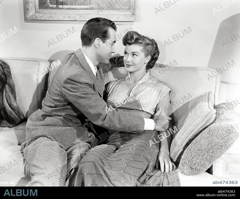 ESTHER WILLIAMS and RICARDO MONTALBAN in NEPTUNE'S DAUGHTER, 1949, directed by EDWARD BUZZELL. Copyright M.G.M.