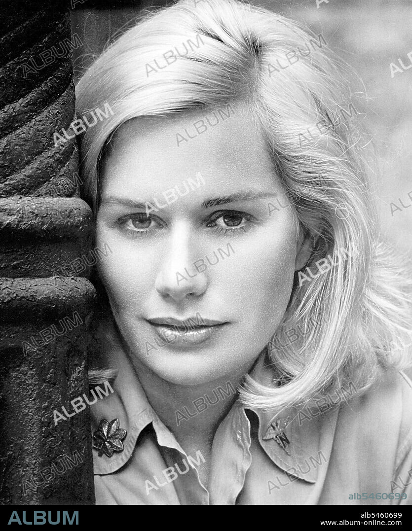 SALLY KELLERMAN en M. A. S. H., 1970 (M*A*S*H), dirigida por ROBERT ALTMAN. Copyright 20TH CENTURY FOX/ASPEN.