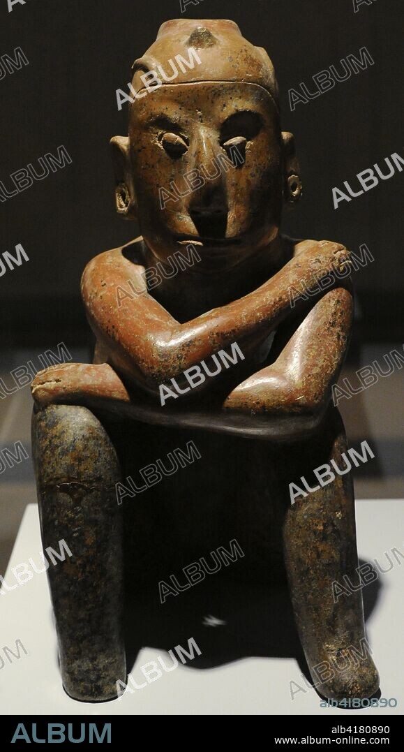 Vasija en forma de figura humana sentada. Cerámica pintada. Cerámica. Estilo Colima, Período Clásico Antiguo y Medio (100-700 d. C). Occidente de México. Museo de América. Madrid. España.