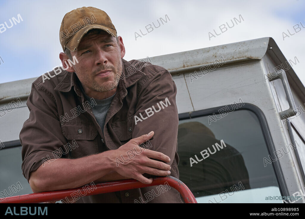 BRIAN J. SMITH en ESSEX COUNTY, 2023, dirigida por ANDREW CIVIDINO. Copyright 171 Studios/First Generation Films.