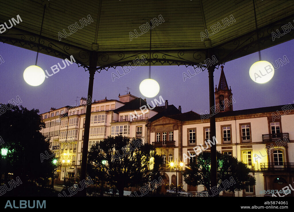 Lugo, Pza. Mayor desde el kiosko musical.