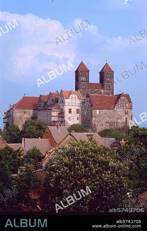 Quedlinburg, Schloß und Stiftskirche / Blick vom Münzenberg Format / Filmsize: 6 × 9 cm.