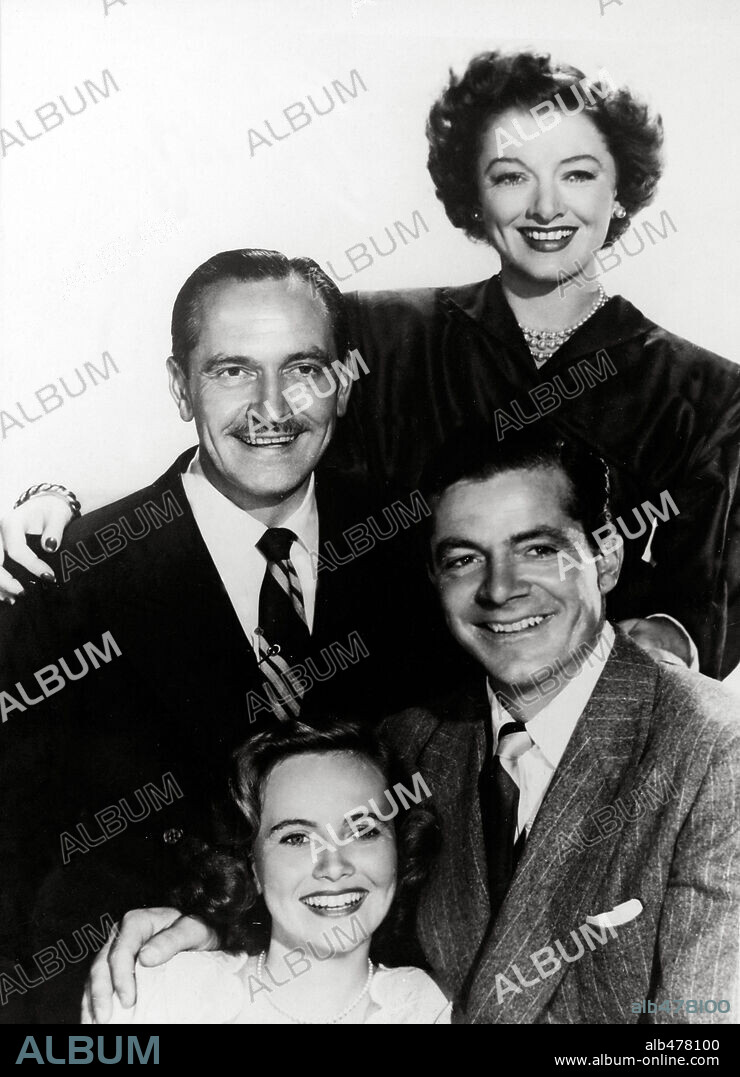 DANA ANDREWS, FREDRIC MARCH, MYRNA LOY and TERESA WRIGHT in THE BEST YEARS OF OUR LIVES, 1946, directed by WILLIAM WYLER. Copyright RKO.
