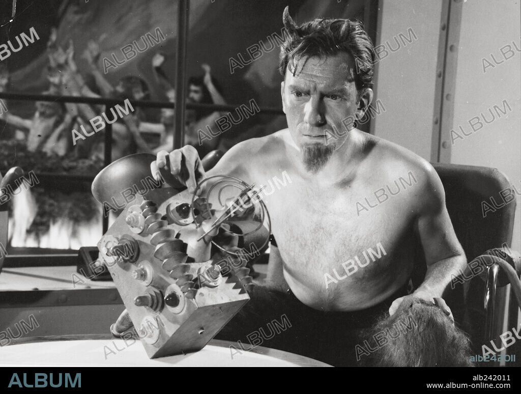 FERNANDO FERNAN GOMEZ en FAUSTINA, 1957, dirigida por JOSE LUIS SAENZ DE HEREDIA. Copyright CHAPALO FILMS.