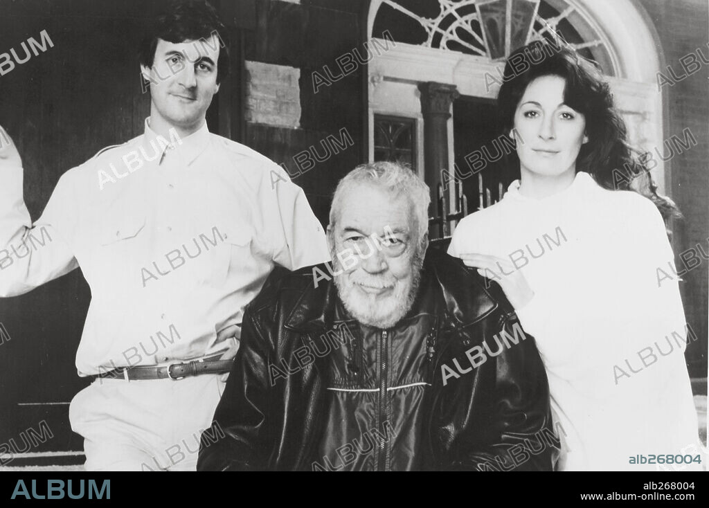 ANJELICA HUSTON, JOHN HUSTON y TONY HUSTON en DUBLINESES, 1987 (THE DEAD), dirigida por JOHN HUSTON. Copyright LIFFEY FILMS.