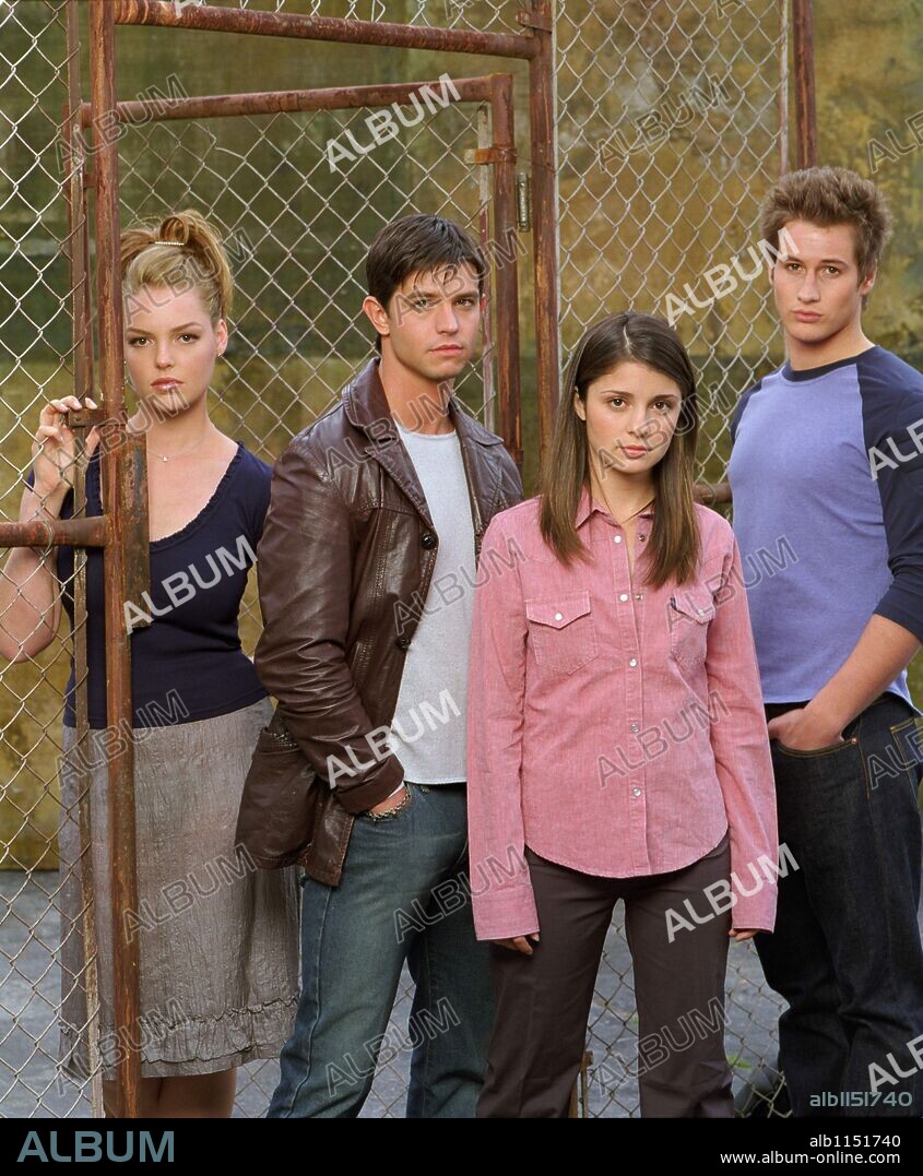 BRENDAN FEHR, JASON BEHR, KATHERINE HEIGL and SHIRI APPLEBY in ROSWELL, 1999 (ROSWELL-TV), directed by PATRICK R. NORRIS. Copyright 20TH CENTURY FOX / Cortesía.