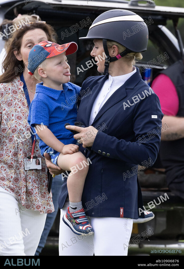 LUCAS PHILIP TINDALL und Zara Tindall. May 12, 2024, Badminton, United Kingdom: Zara Tindall with her son Lucas on the final day of the Badminton Horse Trials, United Kingdom. (Credit Image: © i-Images via ZUMA Press).