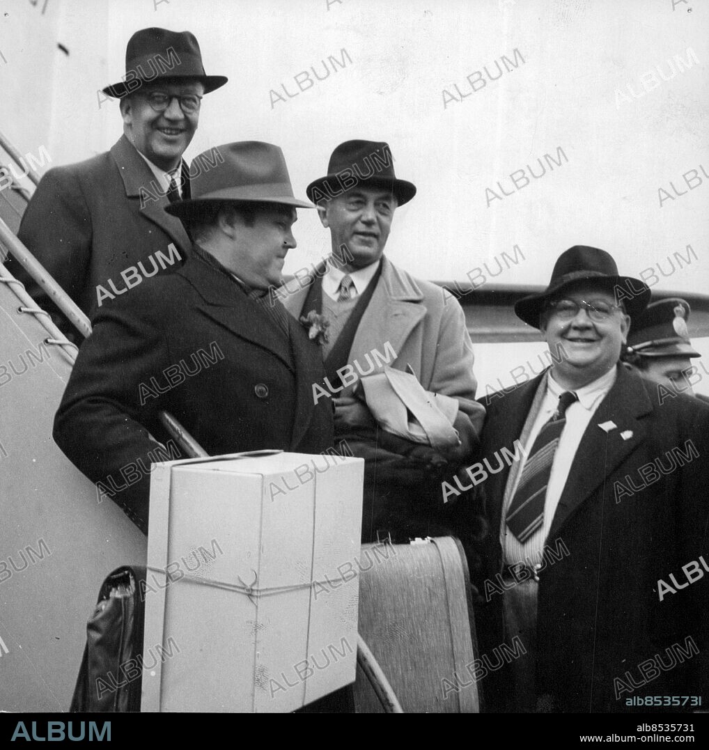Stockholm 1945-10-02. Avfärd från Bromma med nye Washingtonministern Herman Eriksson, operasångaren Jussi Björling, skeppsredaren Gunnar Carlsson och Metropolitanstjärnan Lauritz Melchior. Foto: SvD / TT / kod 12014.