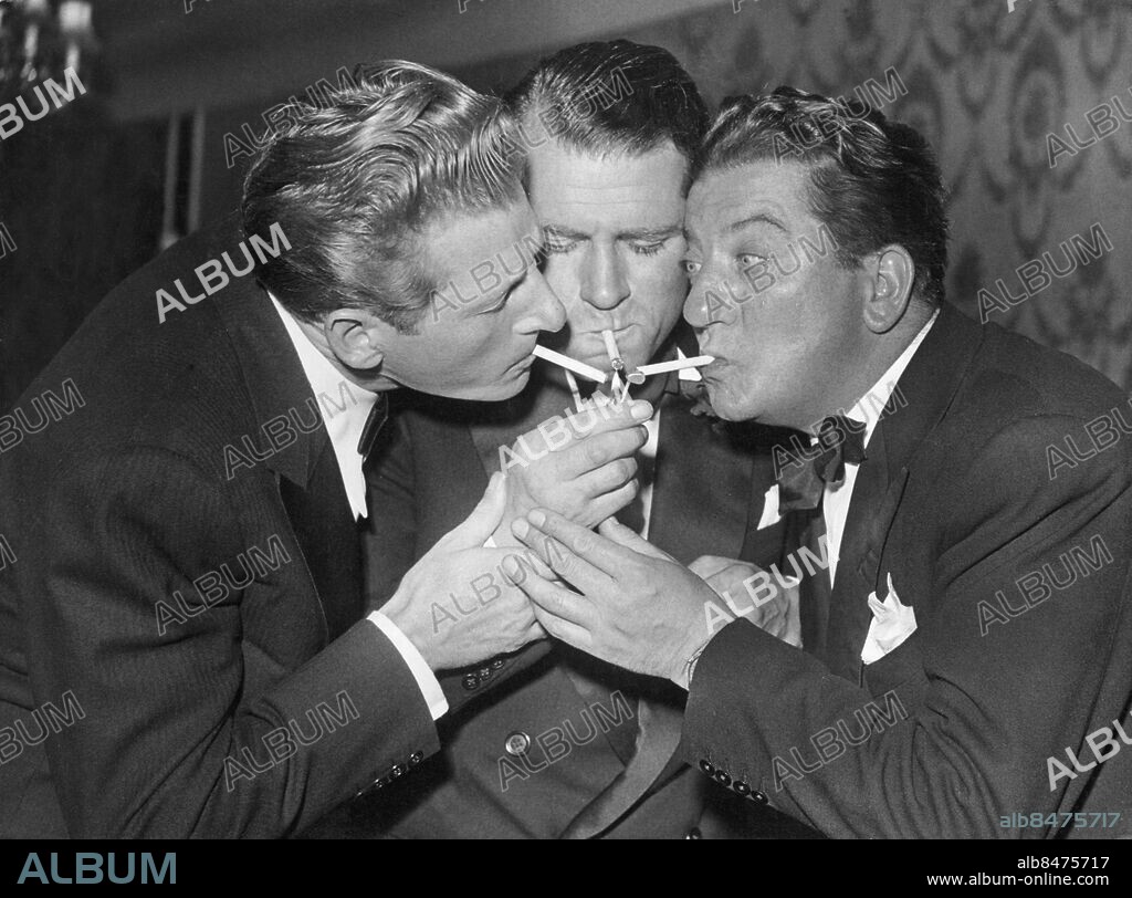 Orig. bildtext... THREE LEADING LIGHTS Photo shows: Some people are superstitious about lighting three cigarettes from one light, but not these three famous men of the stage. Yes the heads so close together belong to three famous stars. Danny Kaye, Sir Laurence Olivier and Sid Field, photographed at a party given by Sir Laurence, and his wife Vivian Leigh at the Cafe de Paris. Anm. D Kaye, 1913-87, amerikansk filmkomiker, skådespelare. Sir L Olivier, 1907-89, brittisk skådespelare, regissör och teaterledare. Sid Field, f. Sidney Field, 1904-1950, brittisk komiker och skådespelare. Humor Blundar Blicken Låga Fluga Grimaser Vänner Filmstjärnor Trio CD518 persons: SID FIELD;LAURENCE OLIVIER;DANNY KAYE sites: USA*;LONDON;STORBRITANNIEN.