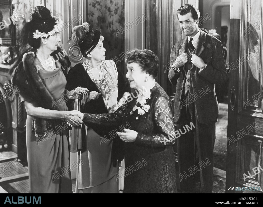 JAMES STEWART y JOSEPHINE HULL en EL INVISIBLE HARVEY, 1950 (HARVEY), dirigida por HENRY KOSTER. Copyright UNIVERSAL PICTURES.