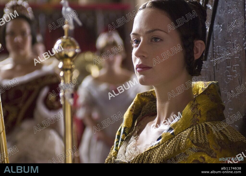 EMILY BLUNT in THE YOUNG VICTORIA, 2009, directed by JEAN-MARC VALLEE. Copyright GK FILMS.