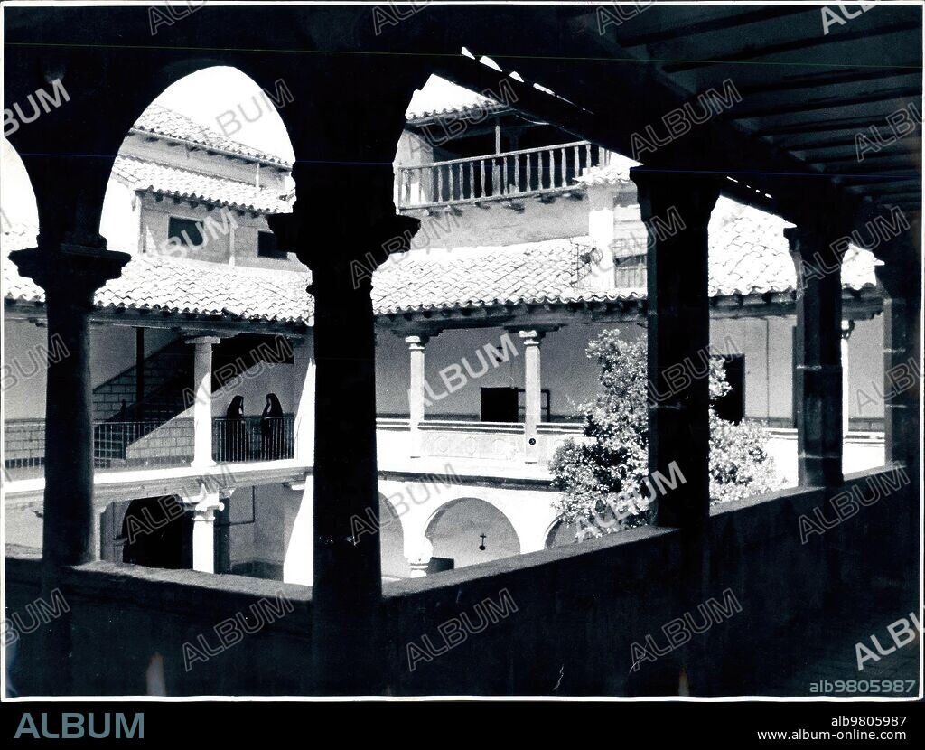 1960. Soportales Interiores del convento de santa Clara, Úbeda.