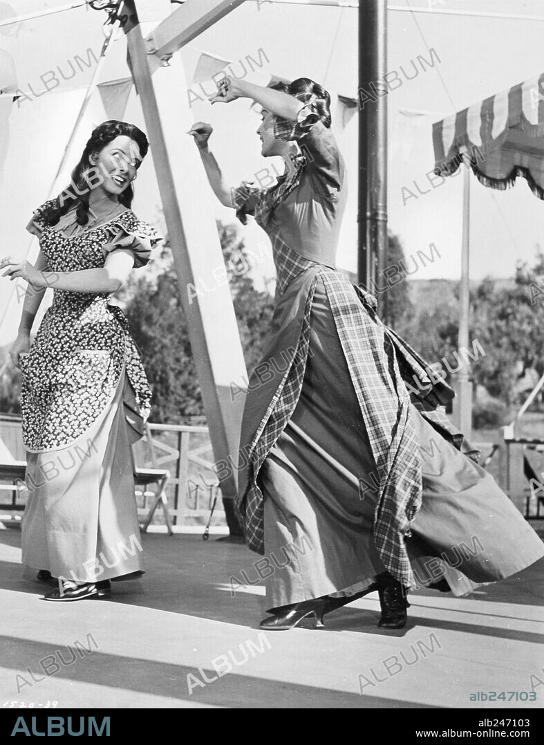 AVA GARDNER y KATHRYN GRAYSON en MAGNOLIA, 1951 (SHOW BOAT), dirigida por GEORGE SIDNEY. Copyright M.G.M.