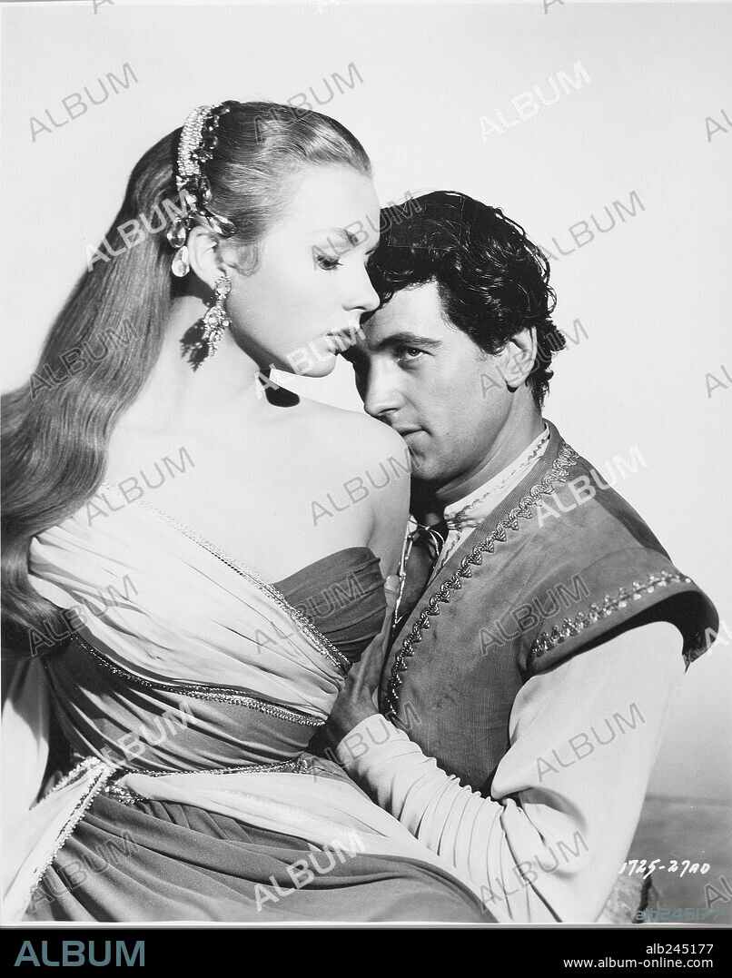 PIPER LAURIE and ROCK HUDSON in THE GOLDEN BLADE, 1953, directed by NATHAN JURAN. Copyright UNIVERSAL PICTURES / JONES, RAY.