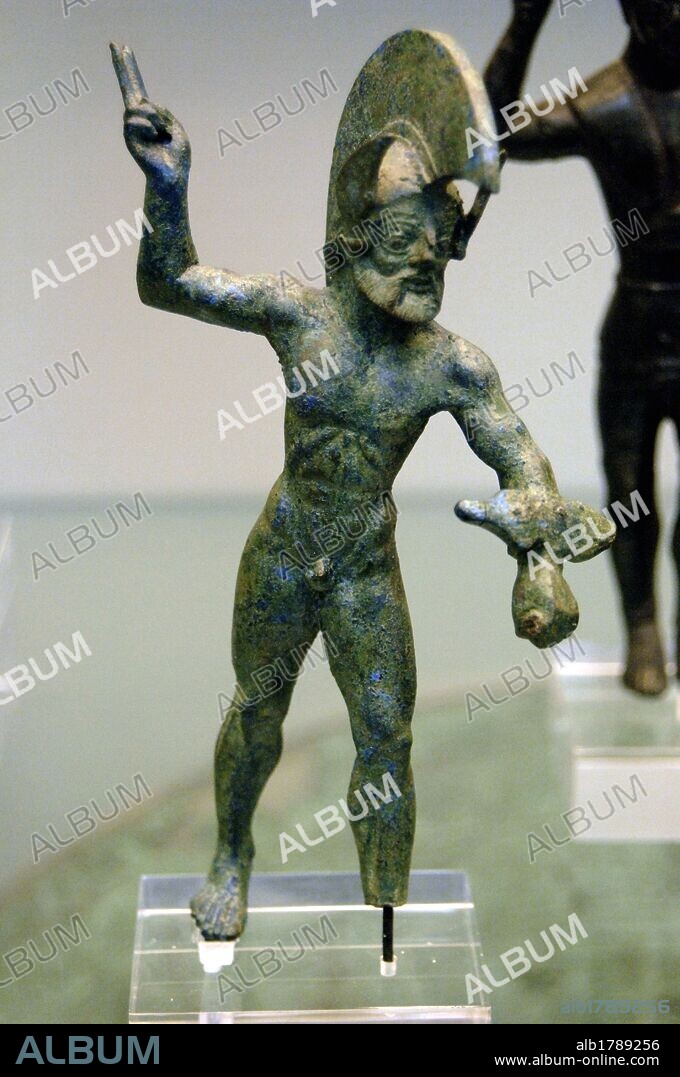 ARTE ETRUSCO. S. V a. C. Escultura de bronce de un GUERRERO EN ACTITUD DE ATAQUE. Fechada hacia 475-450 a. C. Museo Británico. Londres. Inglaterra. Reino Unido.