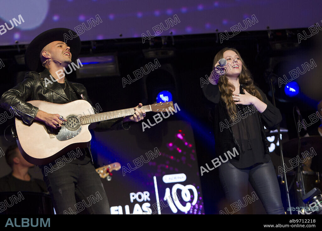 Madrid, 10/21/2016. Concert by Cadena 100 ?Por Ellas? at the Barclaycard Center. In the image, the performance of Jesse & Joy. Photo: Isabel Permuy ARCHDC.