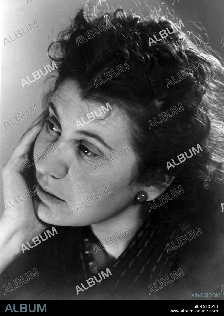 Etty Hillesum (1914-1943),  joven judía neerlandesa. Murió en 1943 a los 29 años  en el campo de exterminio nazi de Auschwitz (1943). Durante los últimos dos años de su vida escribió un diario y unas cartas desde el Campo de Westerbork antes de llegar a Auschwitz.