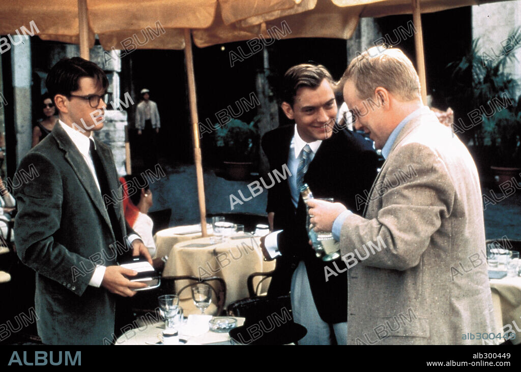 JUDE LAW, MATT DAMON y PHILIP SEYMOUR HOFFMAN en EL TALENTO DE MR. RIPLEY, 1999 (THE TALENTED MR. RIPLEY), dirigida por ANTHONY MINGHELLA. Copyright PARAMOUNT PICTURES.