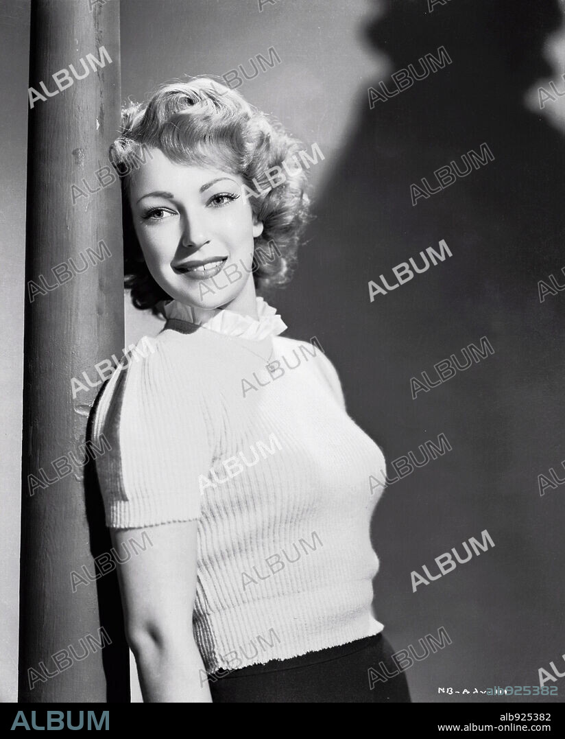 JUNE DUPREZ in NONE BUT THE LONELY HEART, 1944, unter der Regie von CLIFFORD ODETS. Copyright RKO RADIO.
