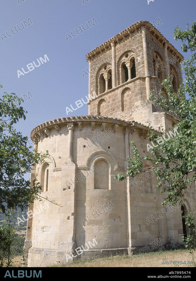 IGLESIA ROMANICA - SIGLO XII - VISTA DEL ABSIDE Y DE LA TORRE CIMBORRIO.