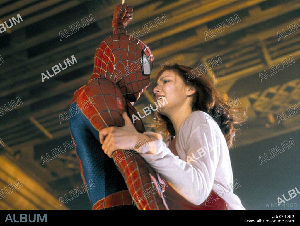 KIRSTEN DUNST and TOBEY MAGUIRE in SPIDER-MAN, 2002, directed by SAM RAIMI. Copyright COLUMBIA PICTURES/MARVEL ENTERTAINMENT / ROSENTHAL, ZADE.