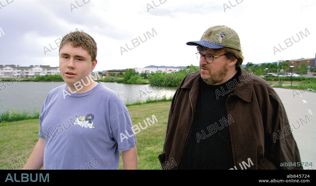 MARK TAYLOR and MICHAEL MOORE in BOWLING FOR COLUMBINE, 2002, directed by MICHAEL MOORE. Copyright METRO GOLDWYN MAYER.